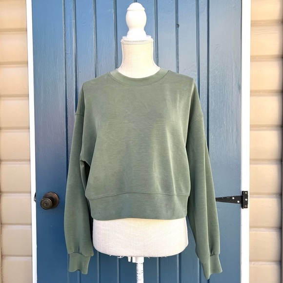 Lululemon Perfectly Oversized Cropped
Crew Softstrem Sweater Size S aka … - Picture 2 of 9